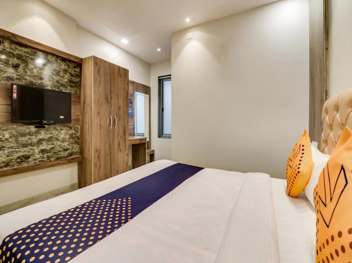 Muthiganj Spot On 69549 Hotel Shri Ram Kashi מראה חיצוני תמונה
