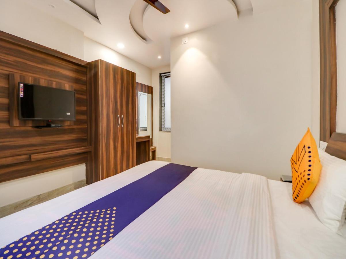 Muthiganj Spot On 69549 Hotel Shri Ram Kashi מראה חיצוני תמונה
